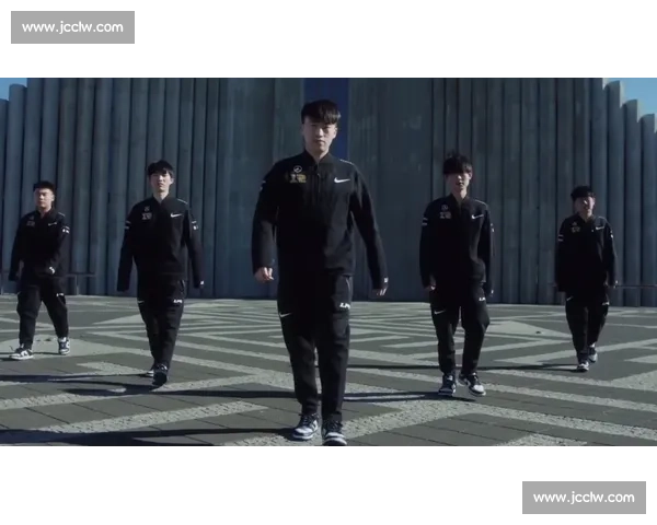 举重比赛中最重杠铃片的颜色是什么它与其他重量片的颜色有什么不同